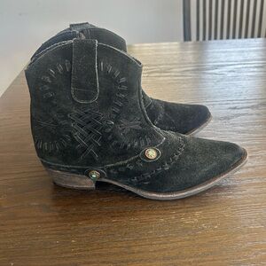 Matisse Black Suede Ankle Boots